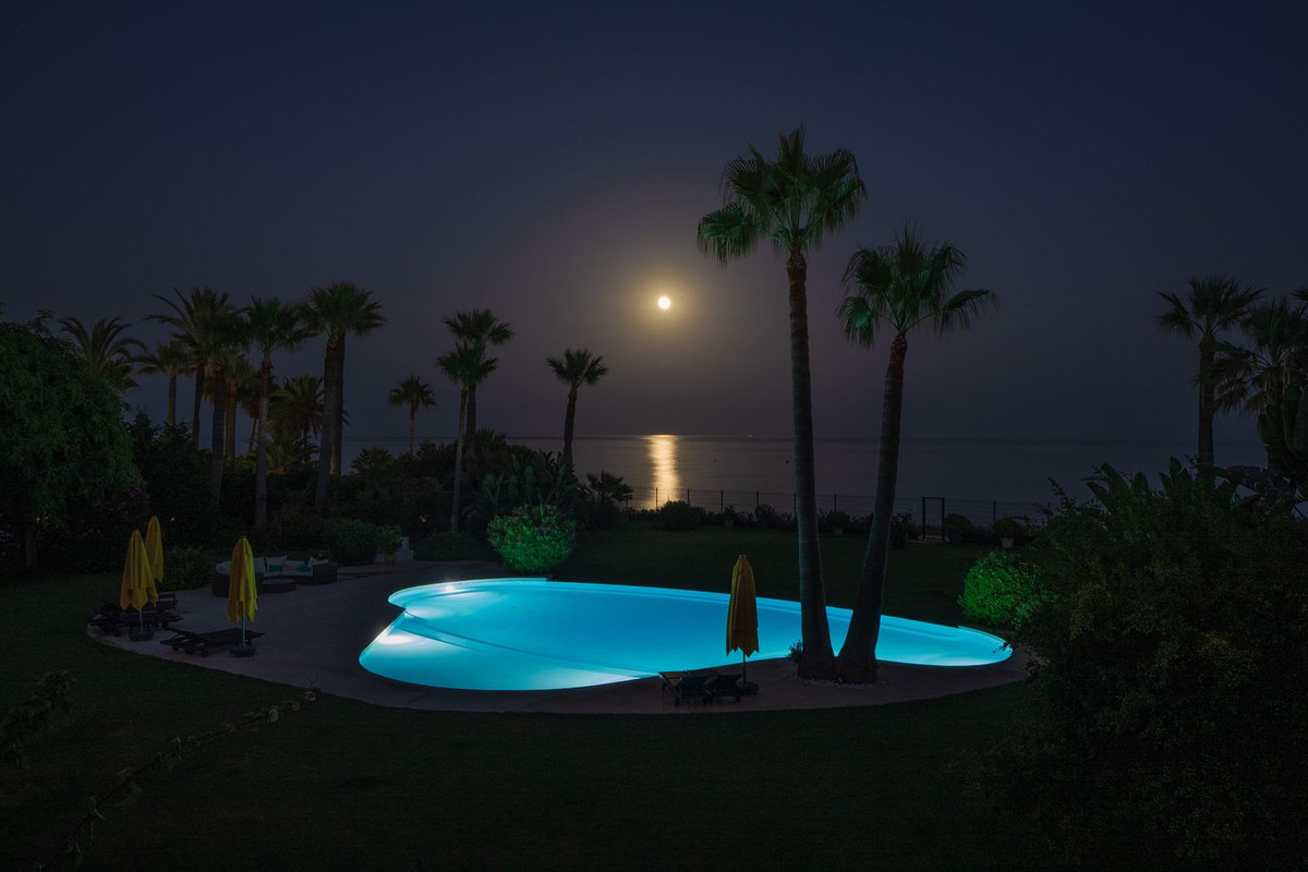 10 Bedroom Villa in Estepona - Photo 46