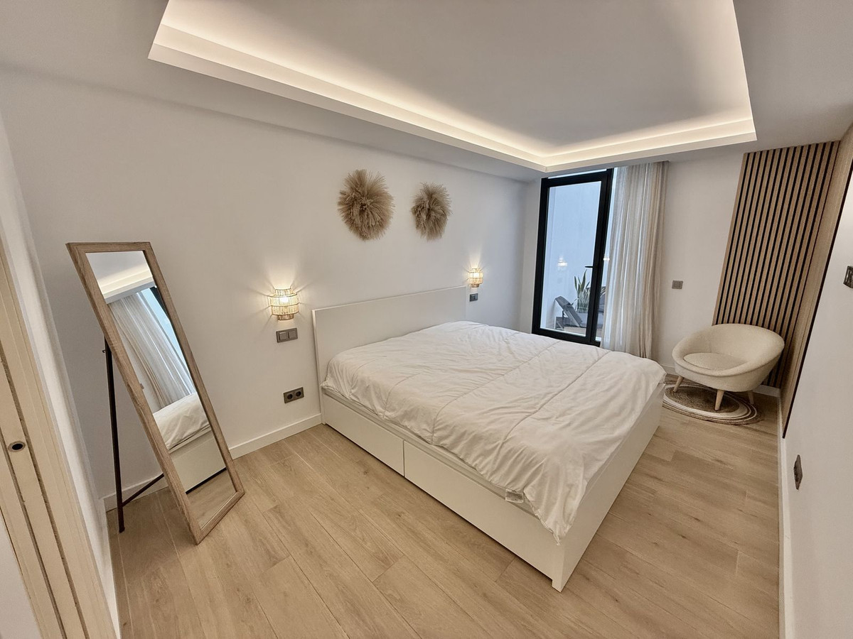 4 Bedroom Villa in Estepona - Photo 28