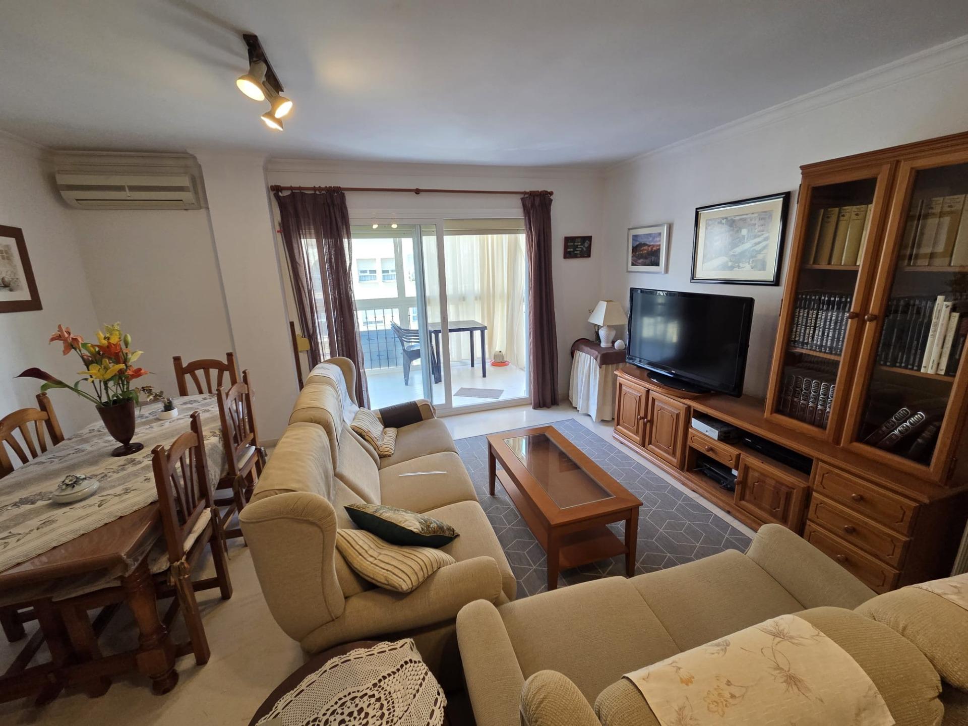 4 Bedroom Apartment in Fuengirola - Photo 3