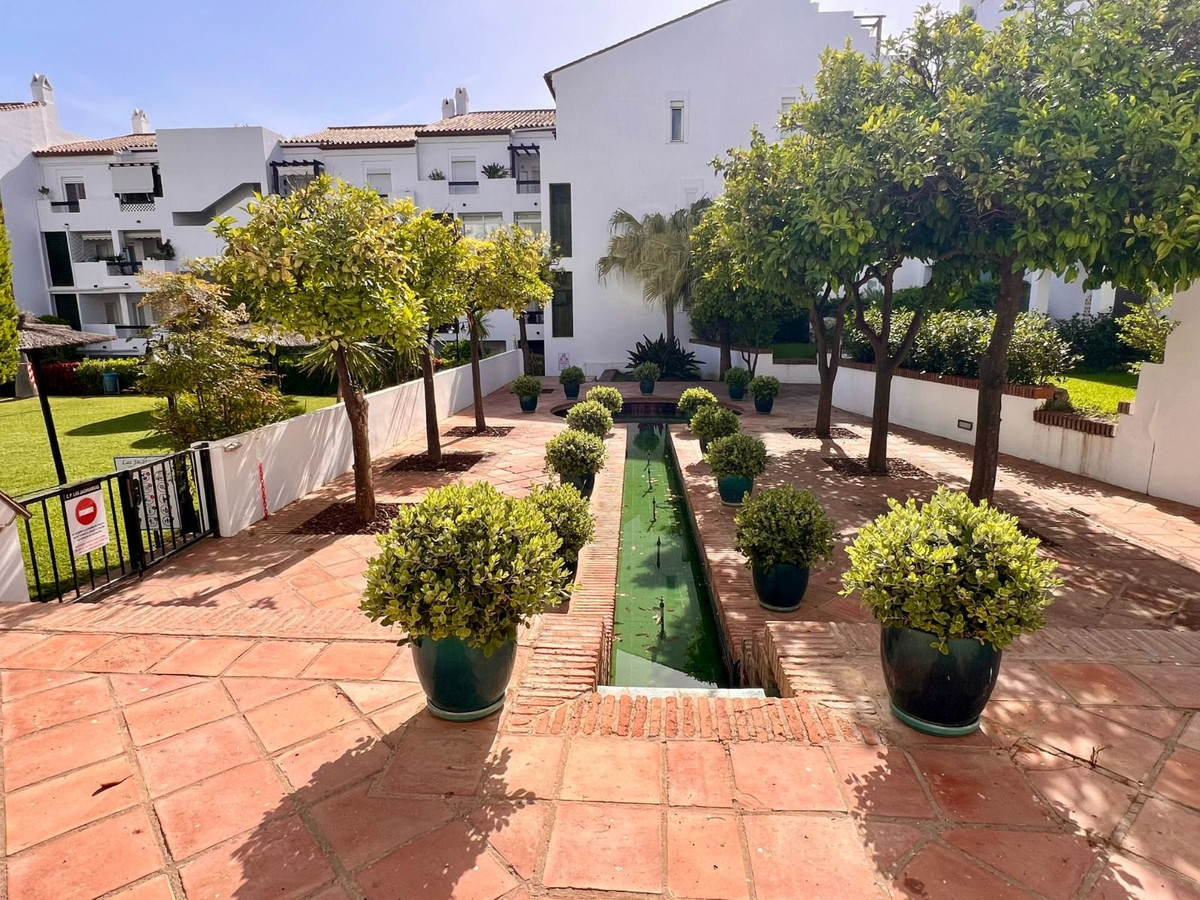 3 Bedroom Penthouse in Estepona - Photo 37