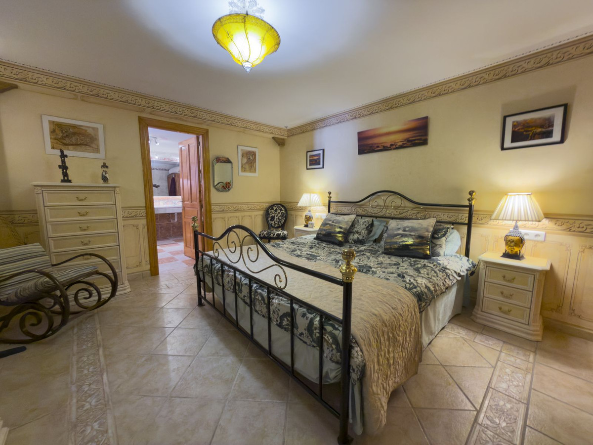 4 Bedroom Villa in Coín - Photo 29