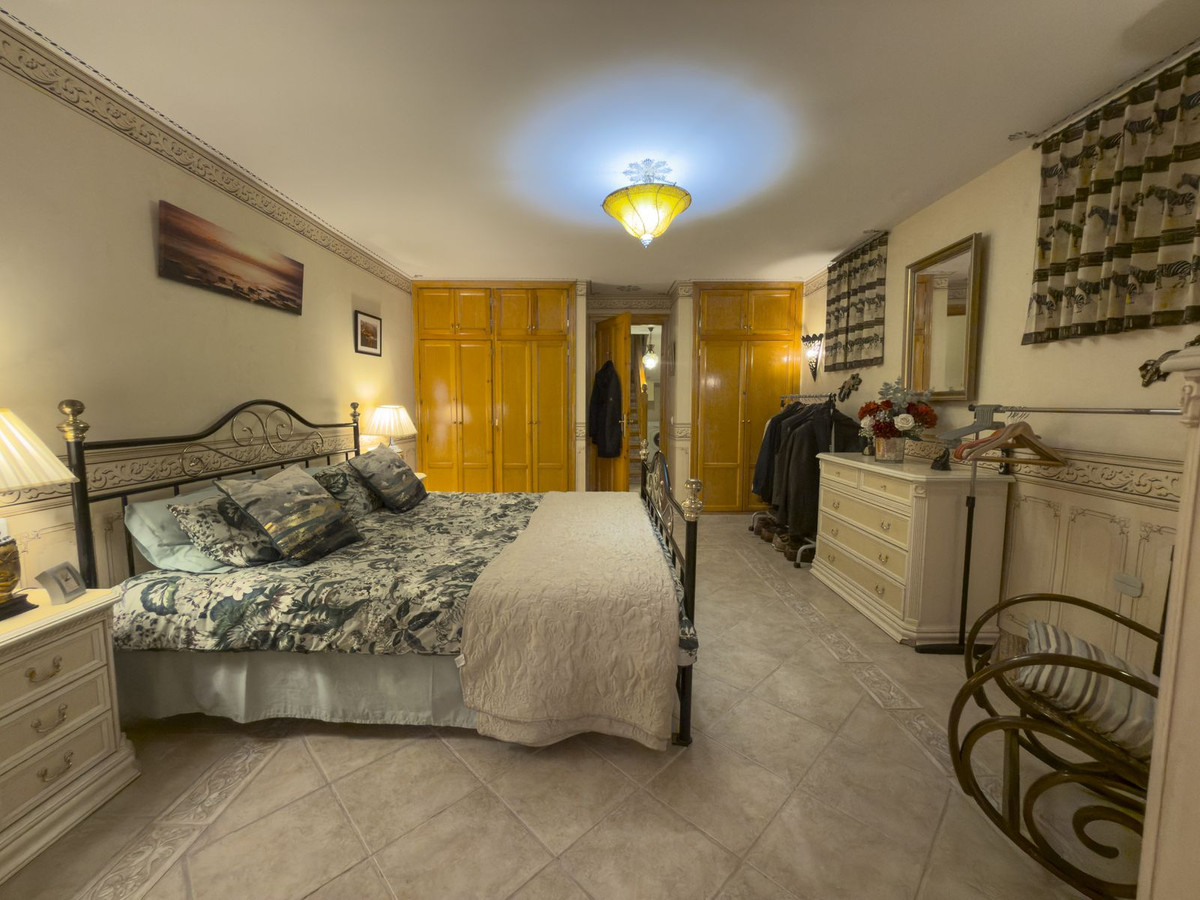 4 Bedroom Villa in Coín - Photo 30