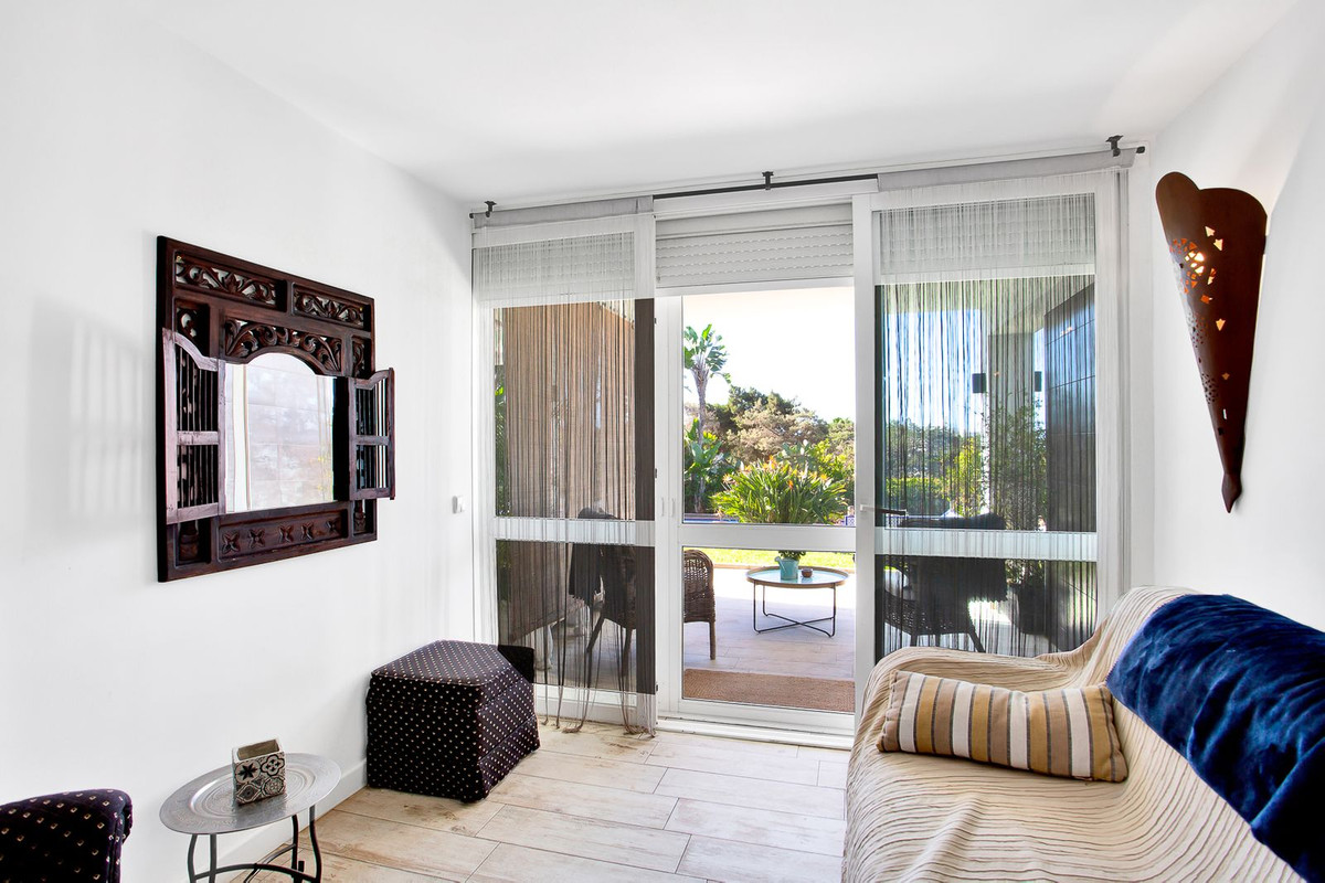 6 Bedroom Villa in Marbella - Photo 8