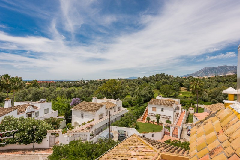9 Bedroom Villa in Marbella - Photo 2
