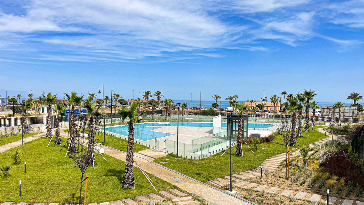 3 Bedroom Apartment in Torremolinos - Photo 2