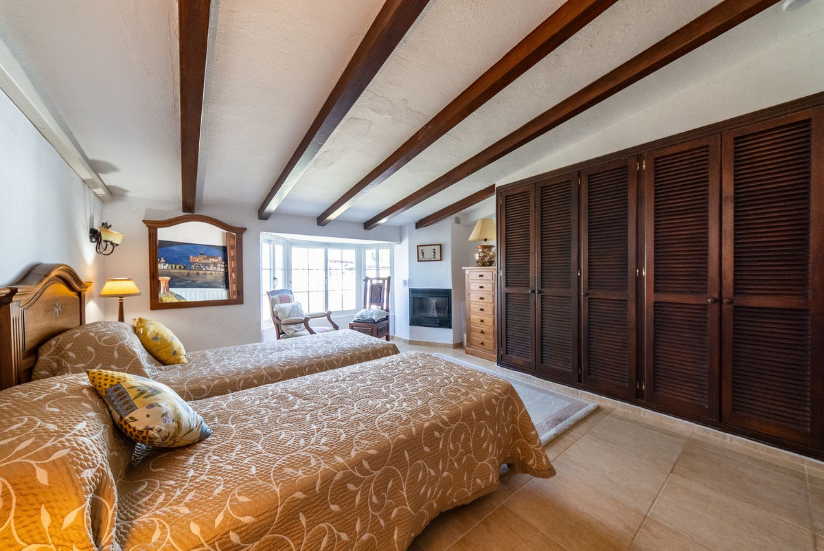 5 Bedroom Villa in Alhaurín de la Torre - Photo 27