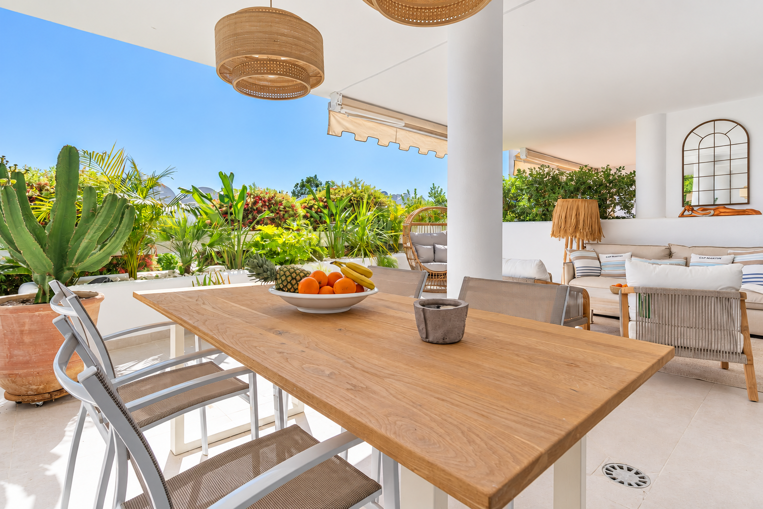 2 Bedroom Apartment in Marbella - Photo 3