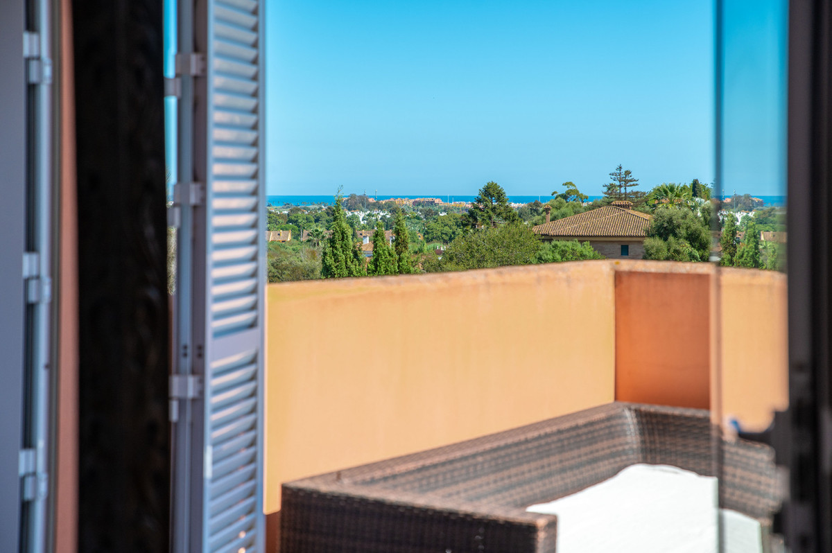 5 Bedroom Villa in Sotogrande - Photo 3