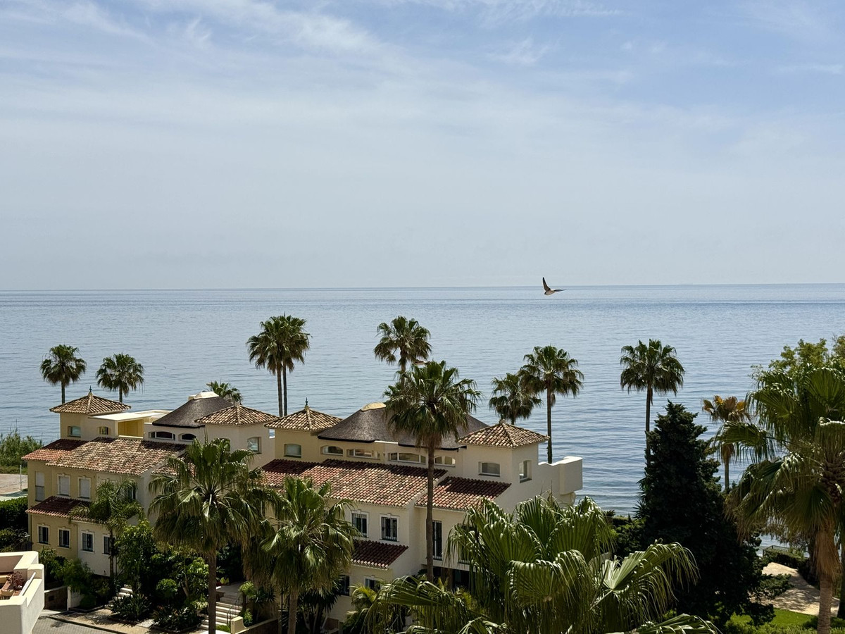 2 Bedroom Penthouse in Estepona - Photo 20