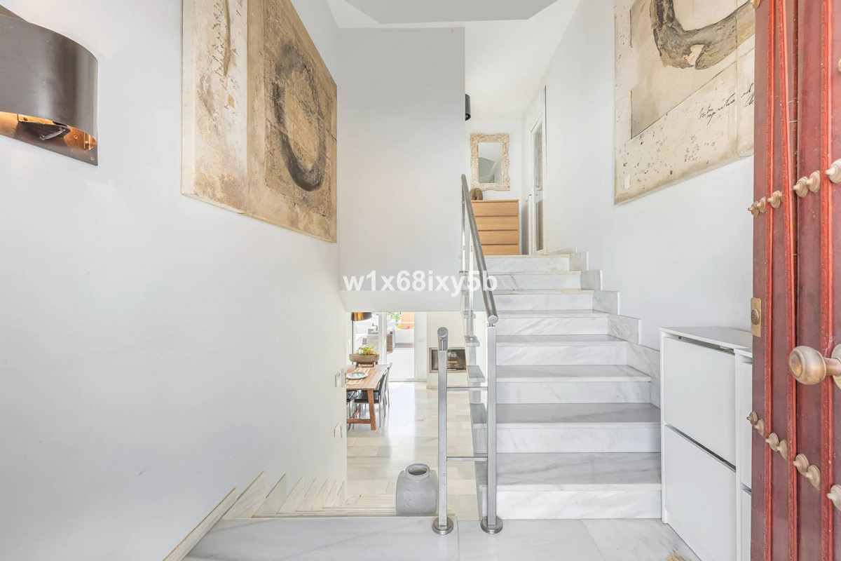 4 Bedroom Villa in Marbella - Photo 10