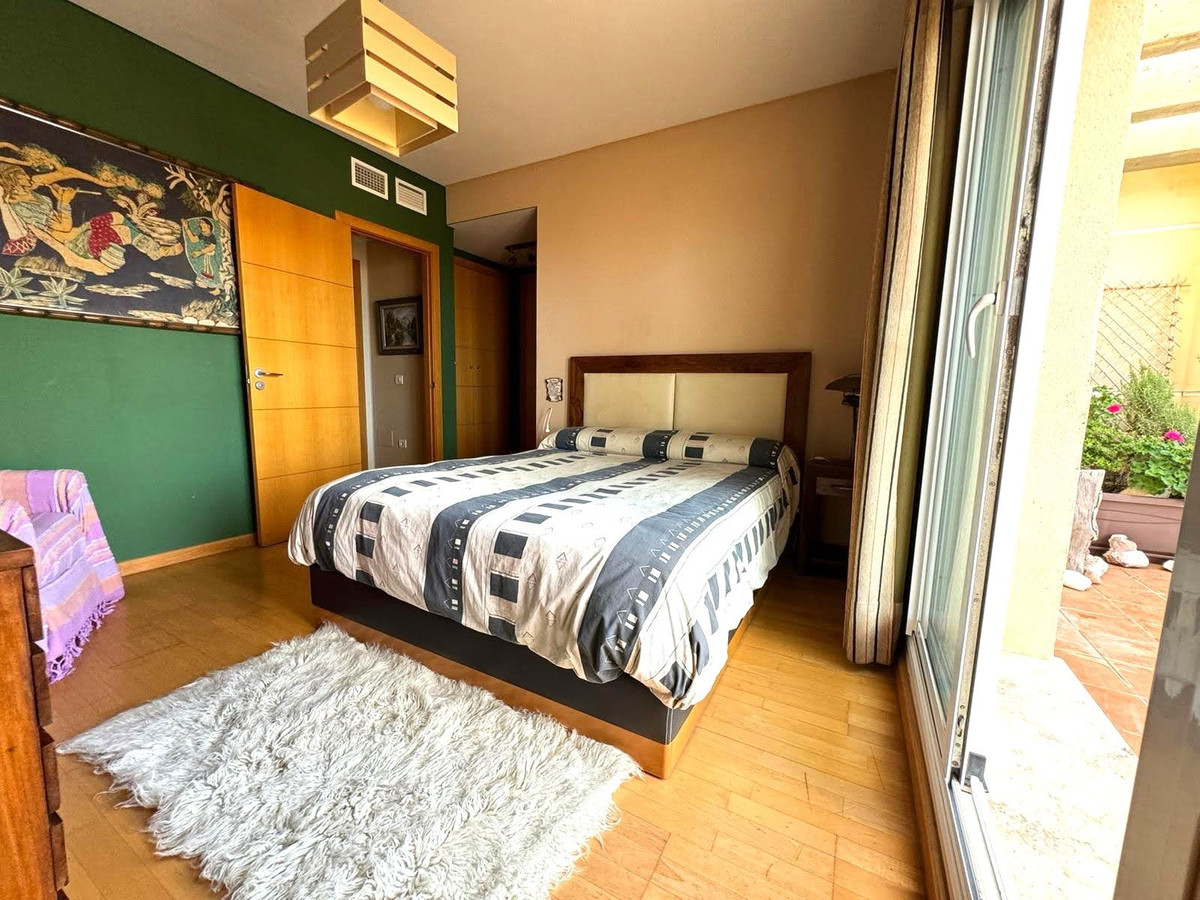 4 Bedroom Penthouse in Torremolinos - Photo 20