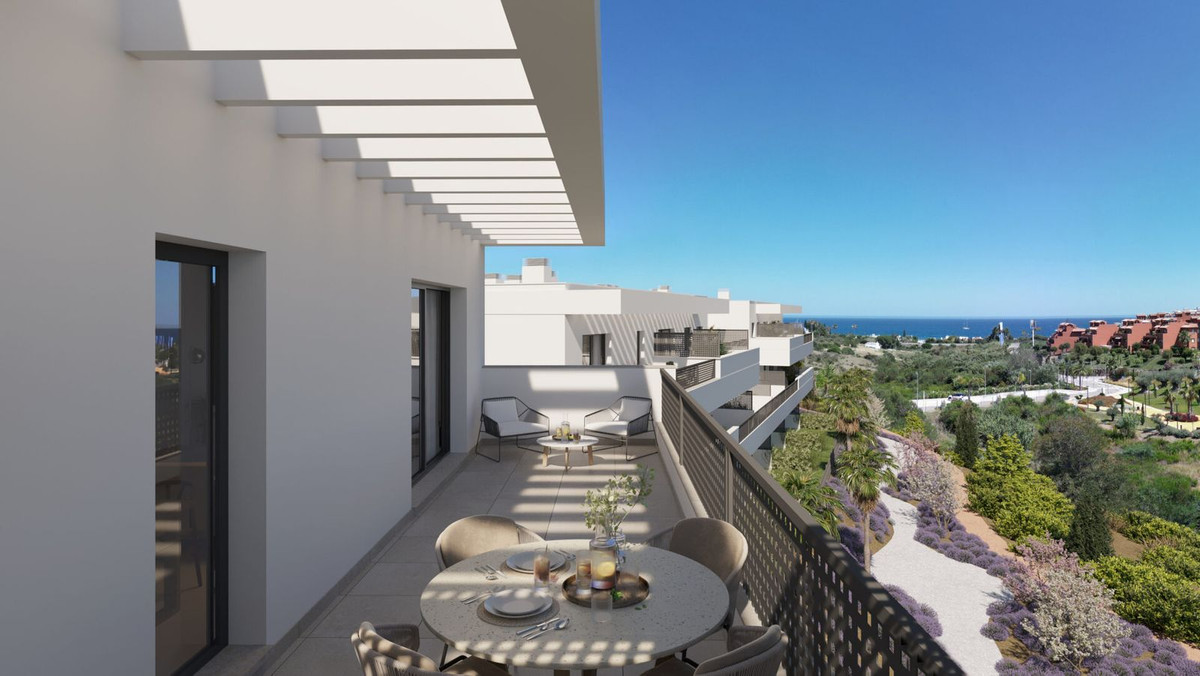 2 Bedroom Penthouse in Estepona - Photo 2