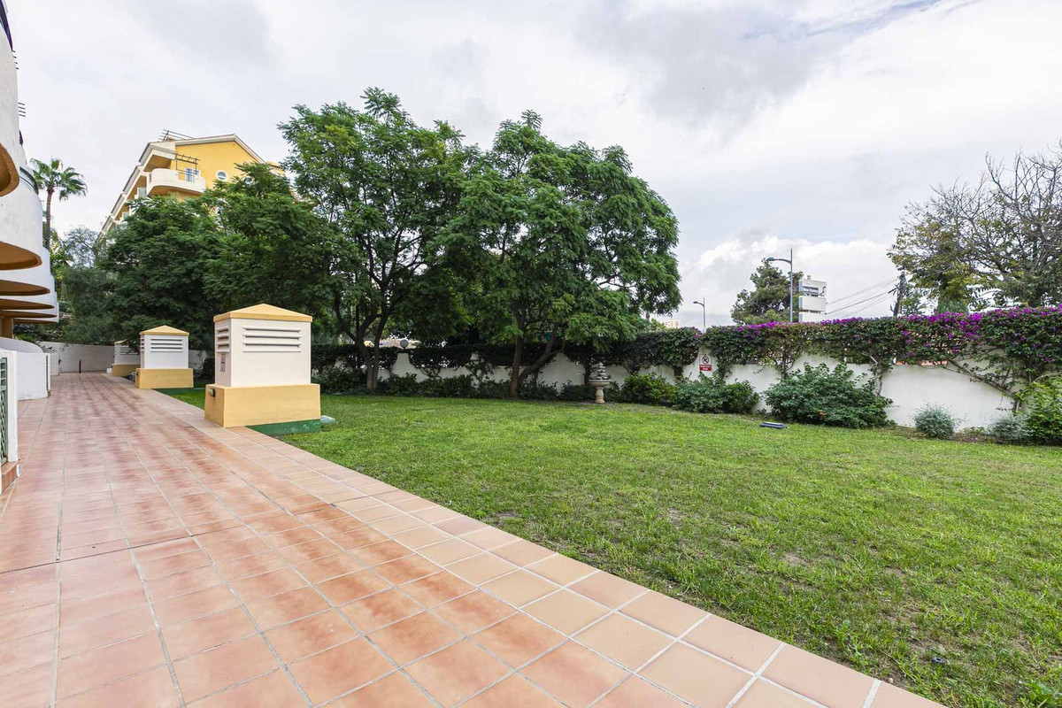 2 Bedroom Apartment in Marbella - Photo 47