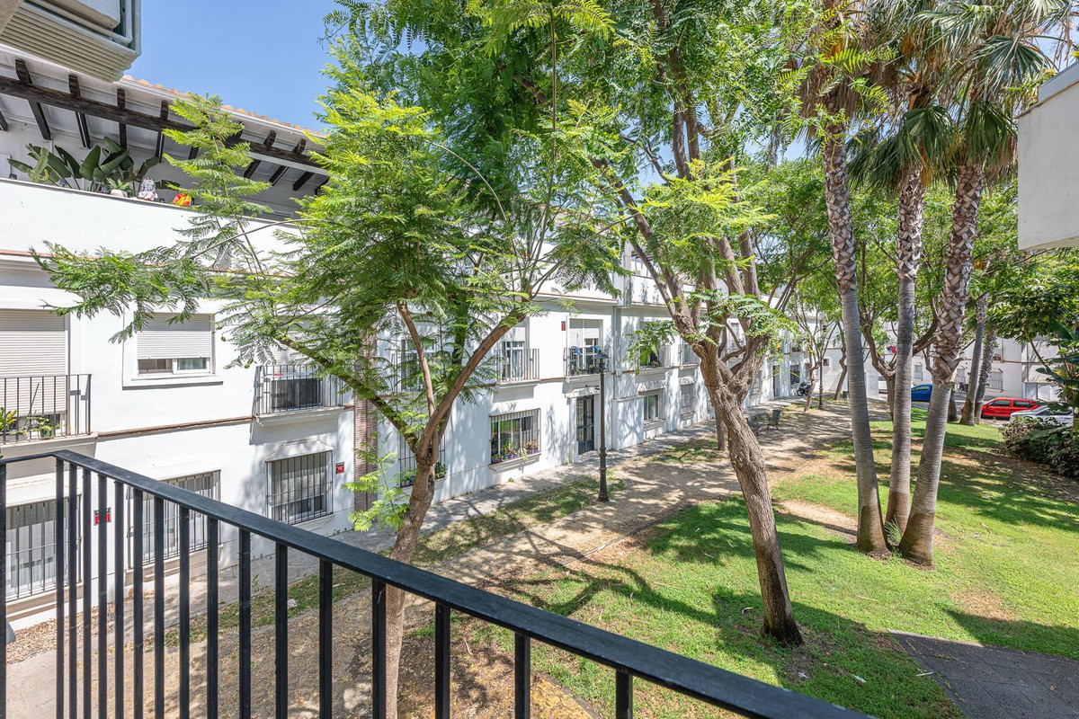 2 Bedroom Apartment in Estepona - Photo 30