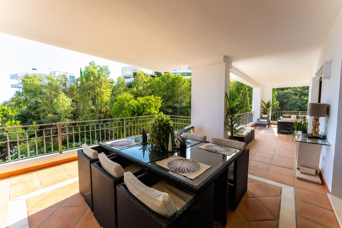 3 Bedroom Apartment in Benahavís - Photo 16