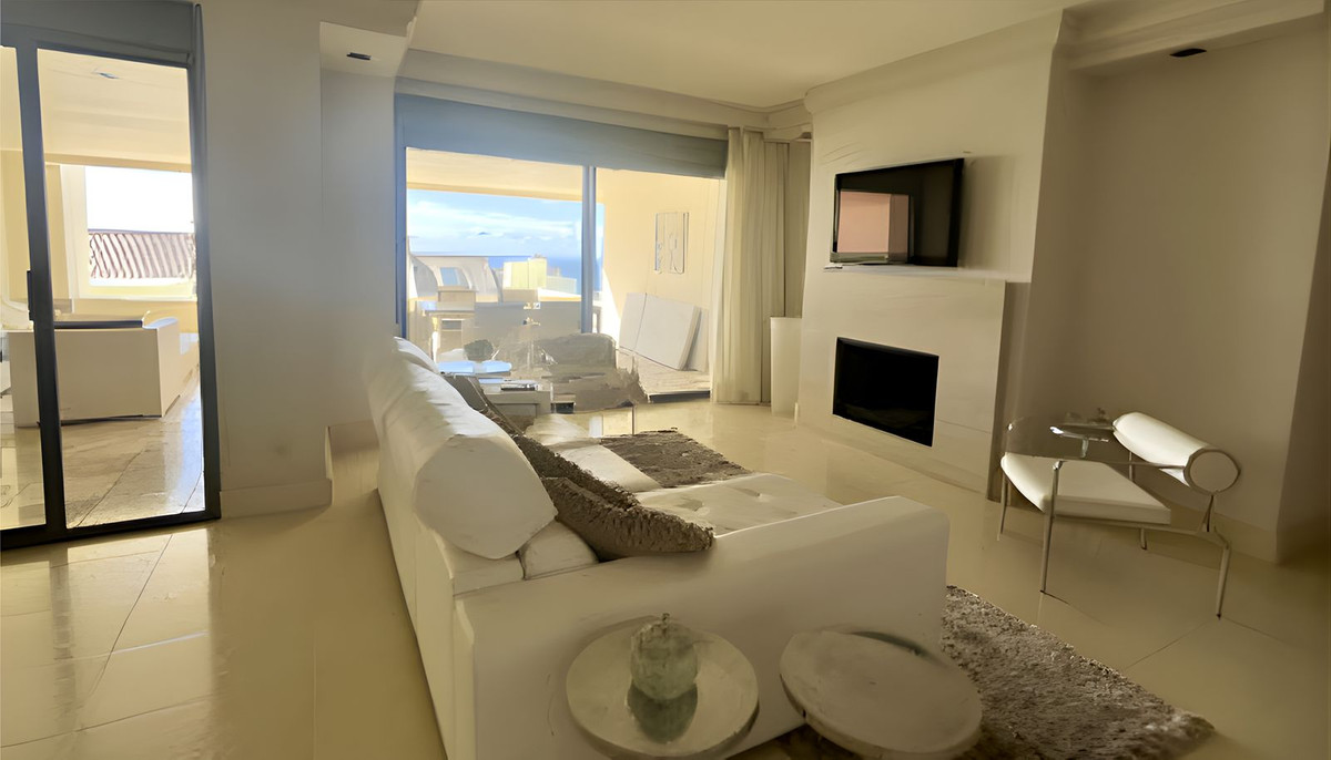 2 Bedroom Apartment in Marbella - Photo 6