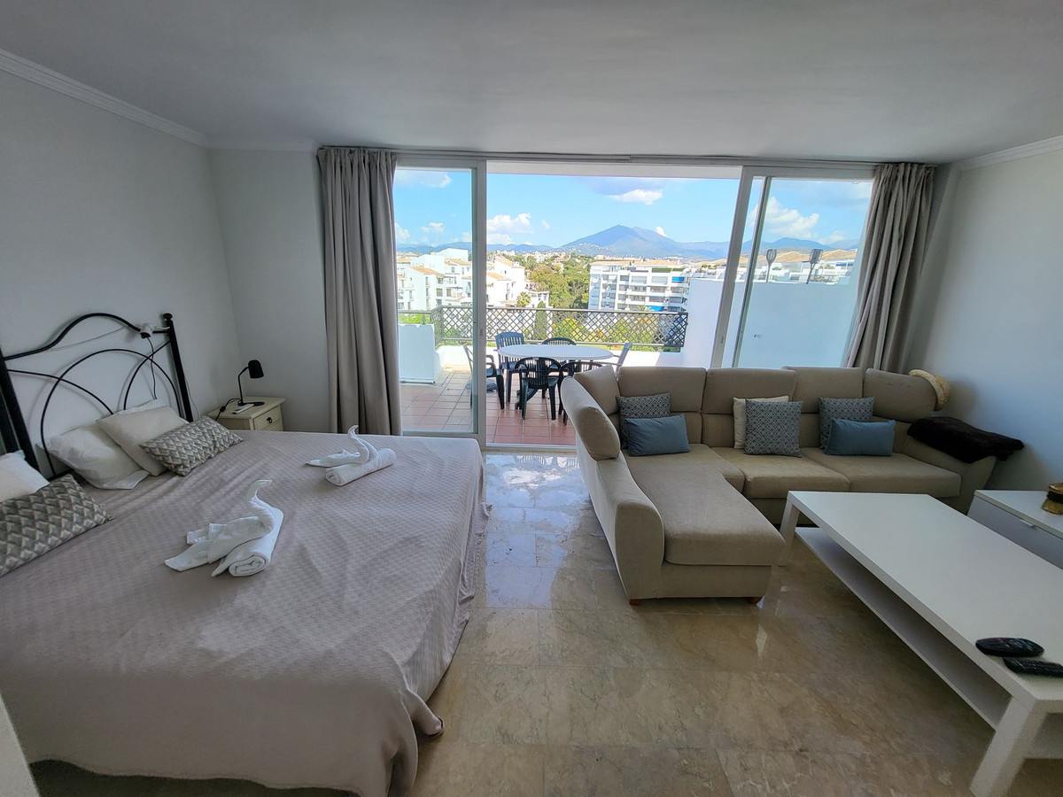 Piso de 4 dormitorios con piscina en Málaga – Foto 6