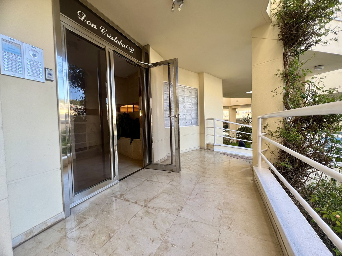 3 Bedroom Apartment in Torremolinos - Photo 8