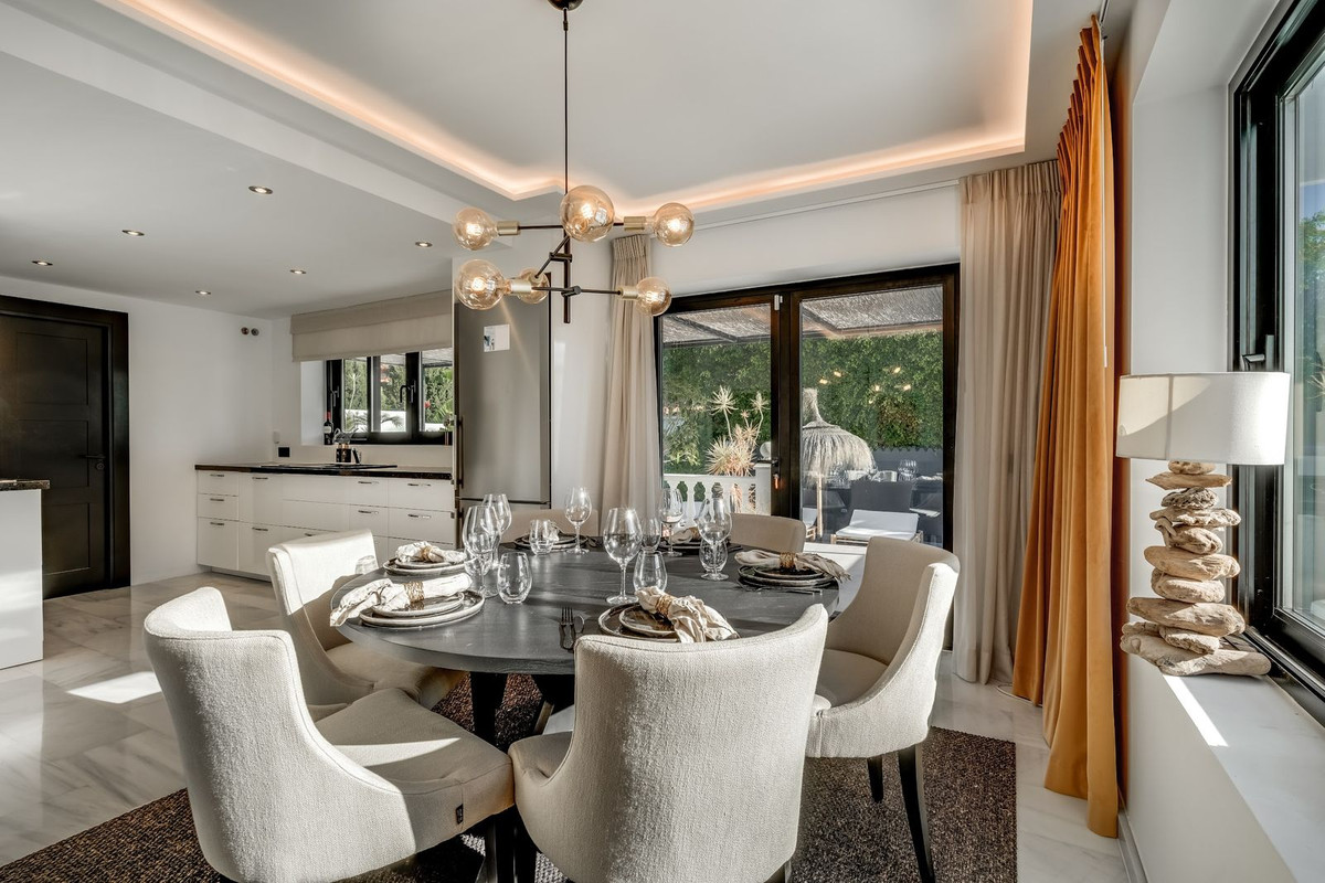 5 Bedroom Villa in Marbella - Photo 6