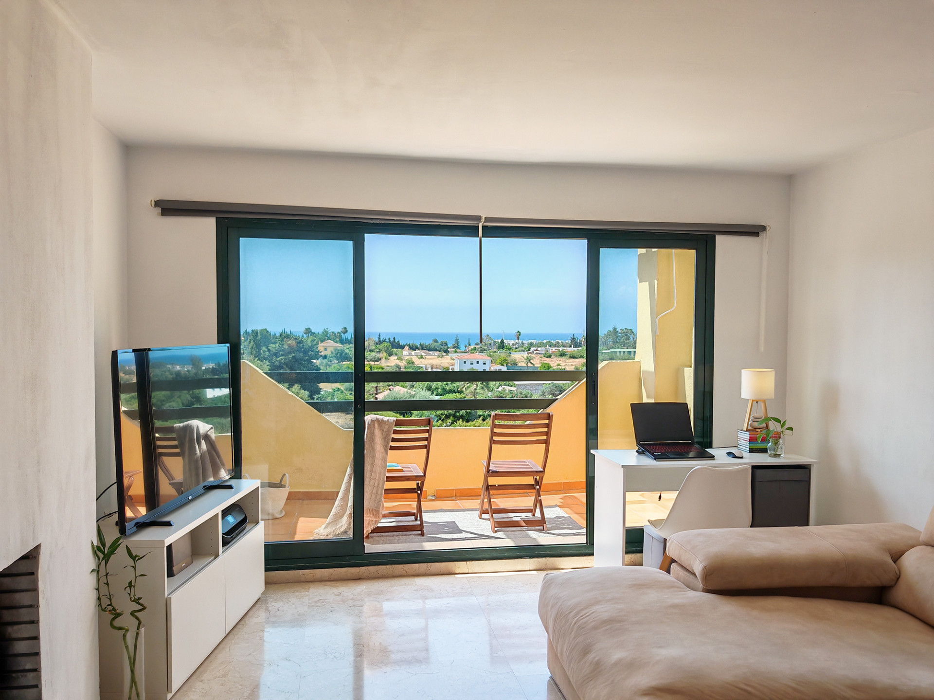 3 Bedroom Penthouse in Estepona - Photo 8