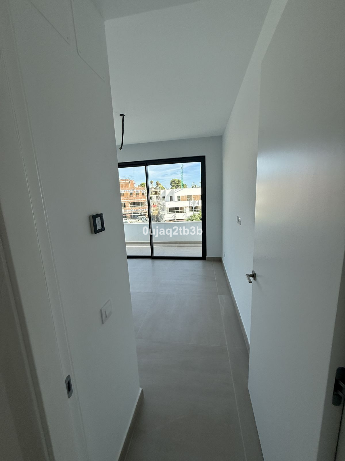 3 Bedroom Penthouse in Estepona - Photo 8