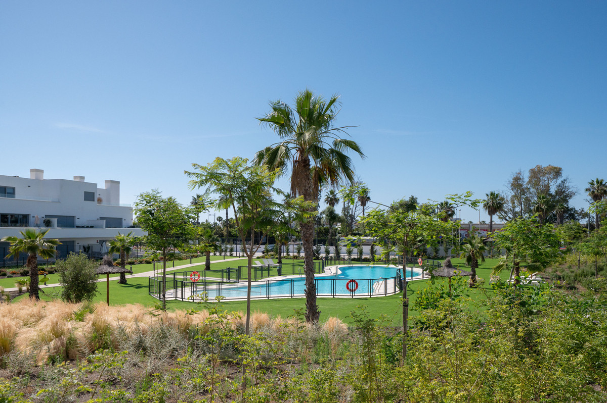 2 Bedroom Apartment in Estepona - Фото 28