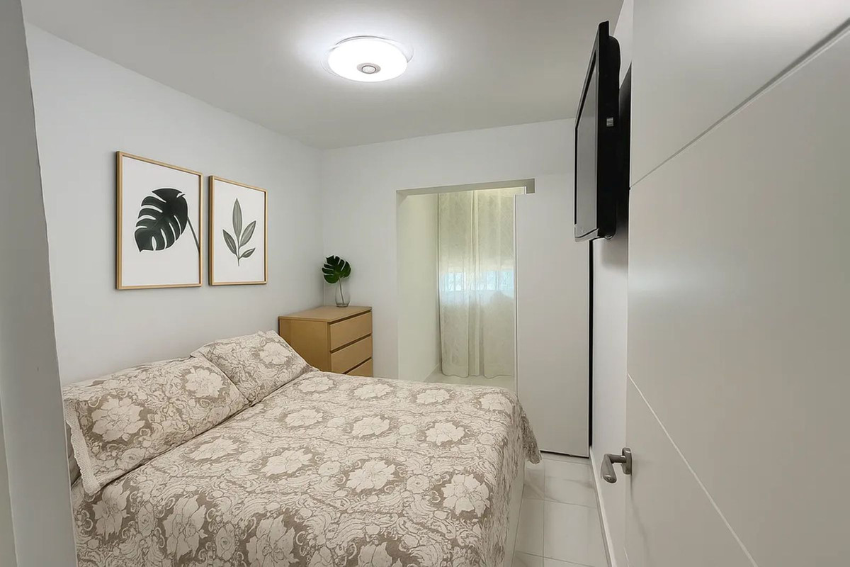 3 Bedroom Apartment in Benalmádena - Photo 5