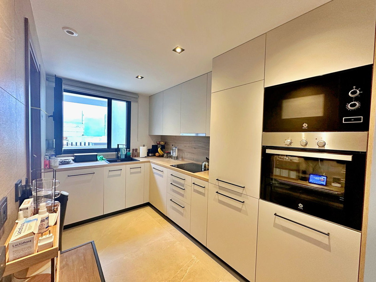 2 Bedroom Apartment in Marbella - Photo 3
