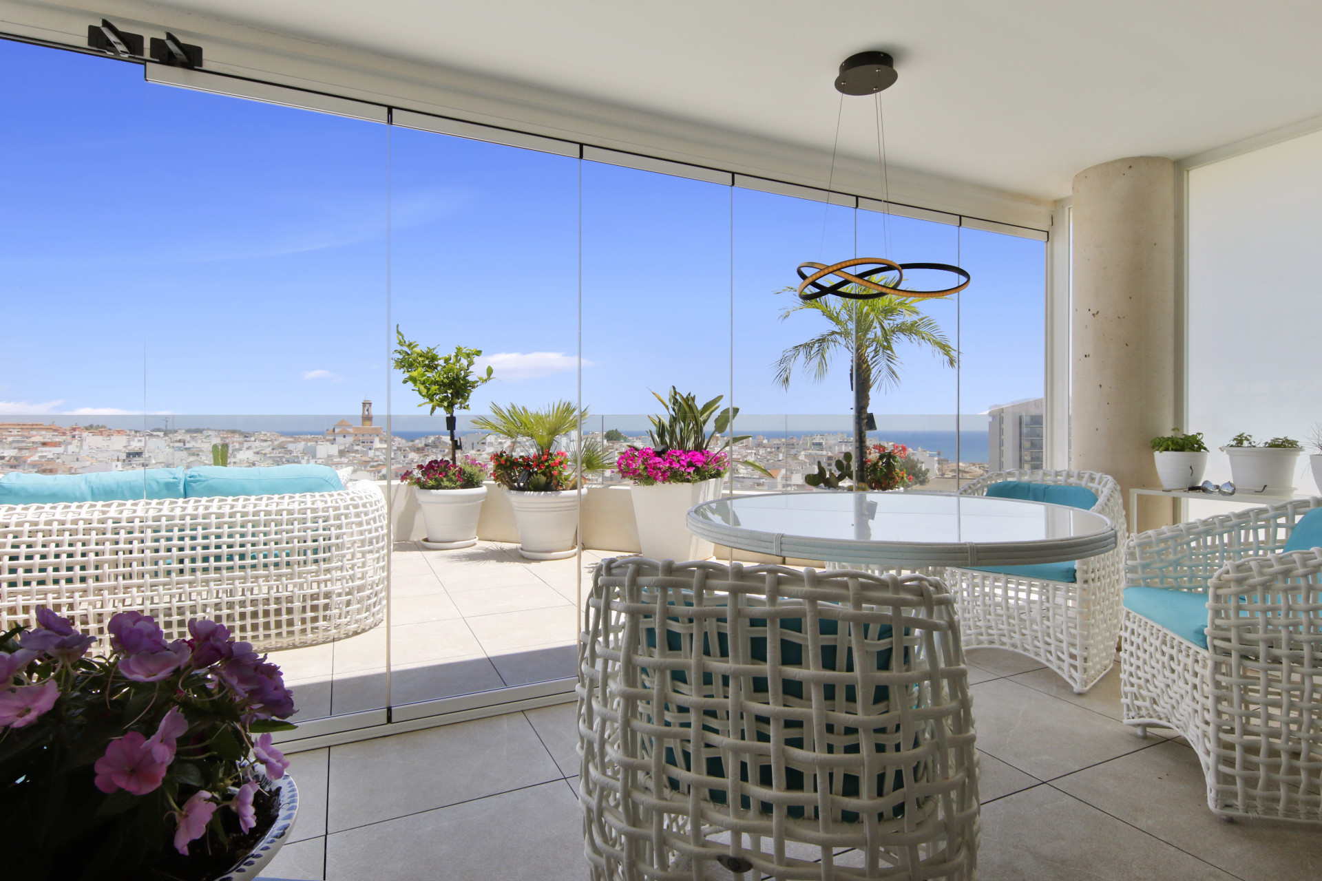 3 Bedroom Penthouse in Estepona - Photo 6