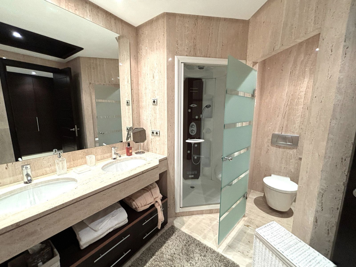 2 Bedroom Apartment in Marbella - Photo 19