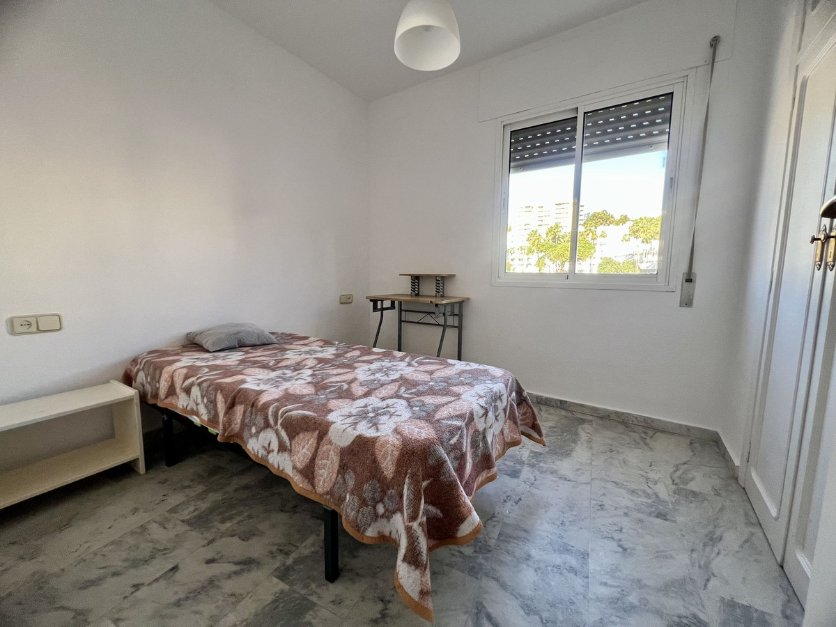 3 Bedroom Apartment in Torremolinos - Photo 18
