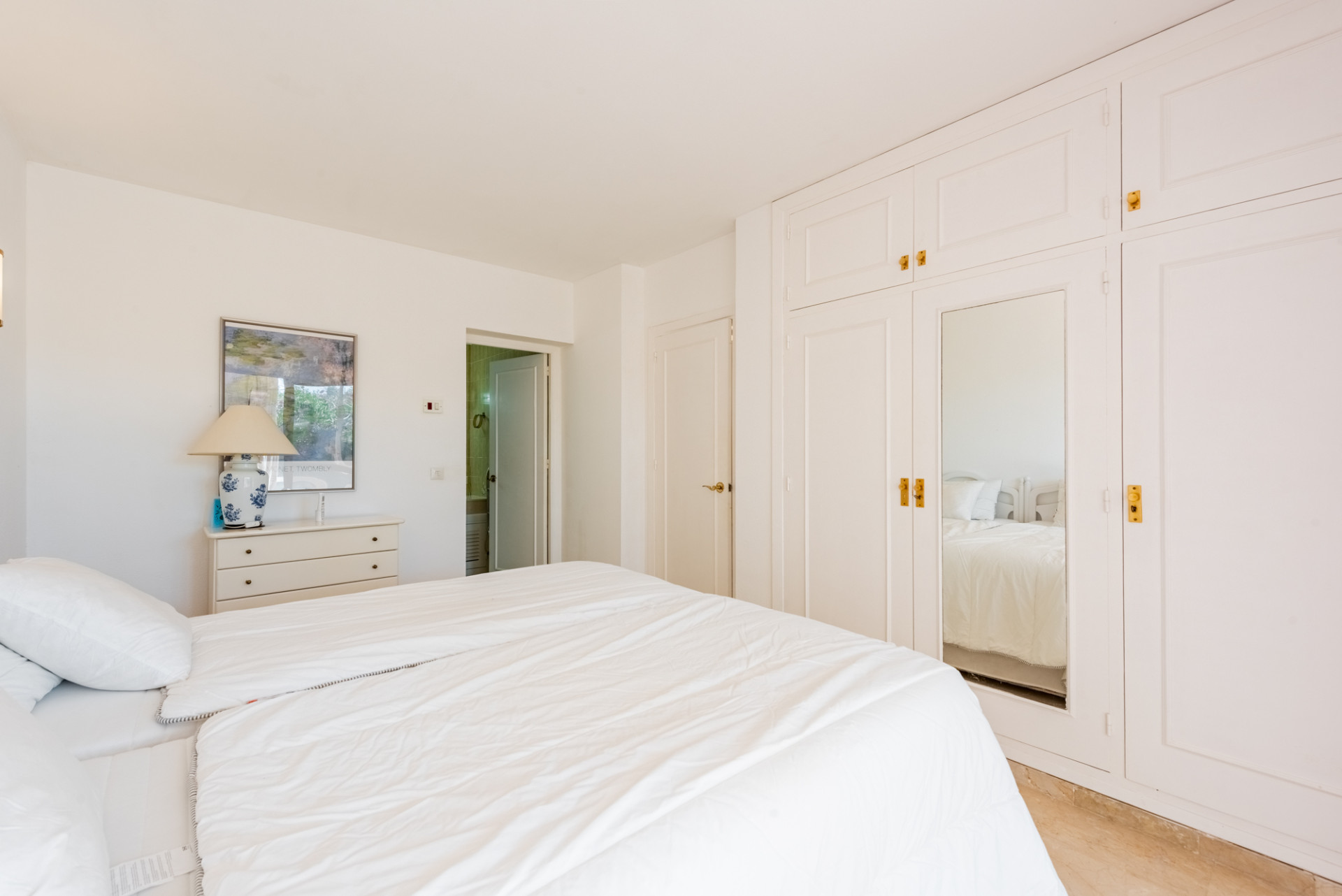2 Bedroom Townhouse in Benahavís - Photo 17