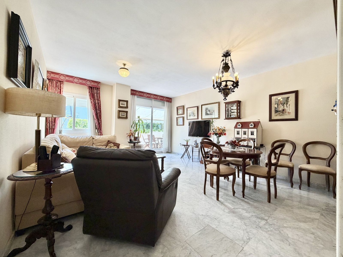 4 Bedroom Apartment in Marbella - Photo 7