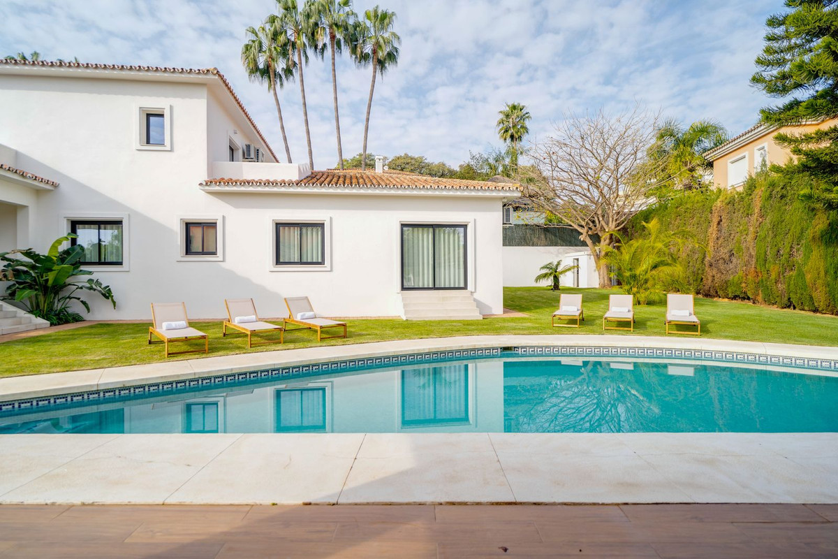 6 Bedroom Villa in Marbella - Photo 47