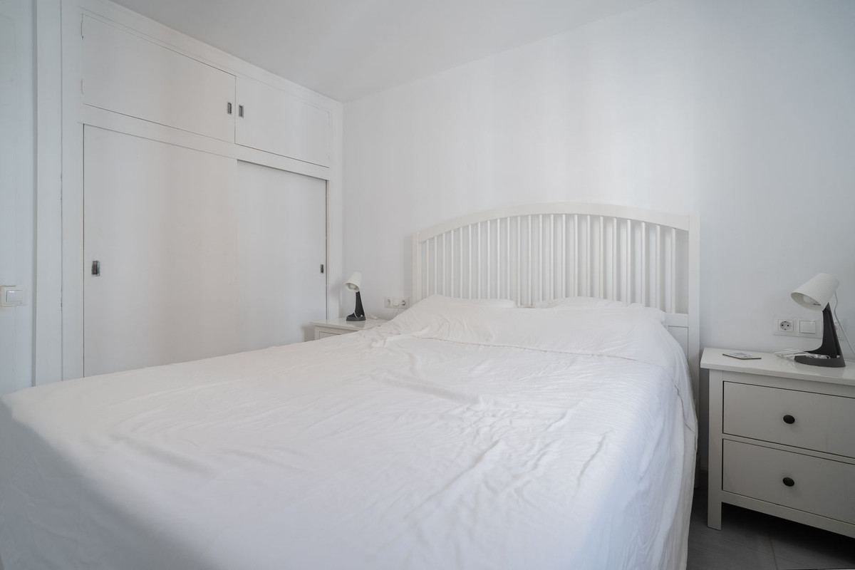 1 Bedroom Apartment in Benalmádena - Photo 9