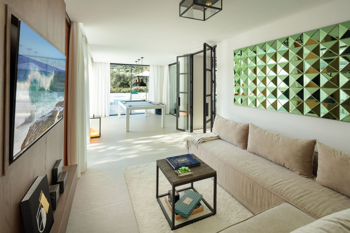 5 Bedroom Villa in Marbella - Photo 5