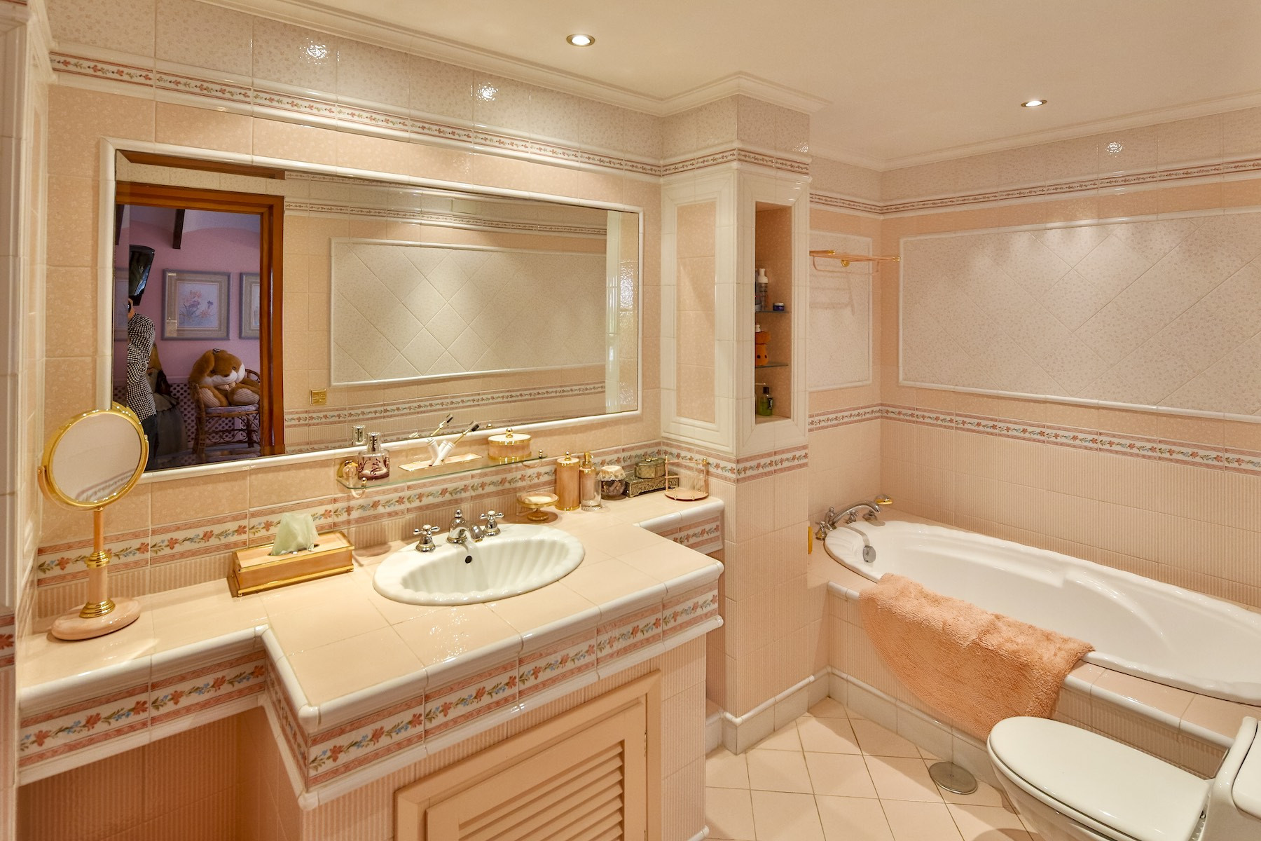 6 Bedroom Villa in Marbella - Photo 12