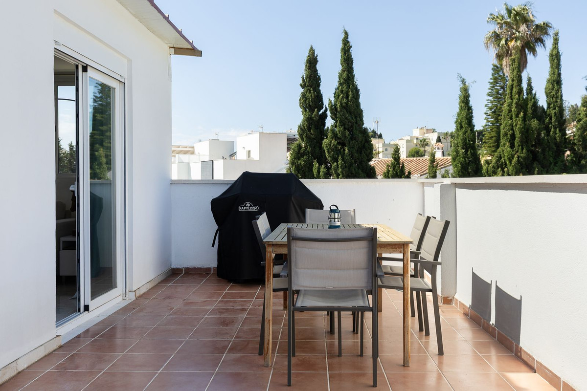 2 Bedroom Apartment in Torremolinos - Photo 23