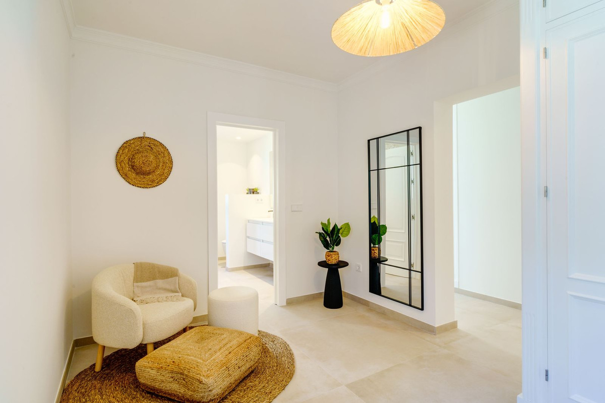 6 Bedroom Villa in Marbella - Photo 21