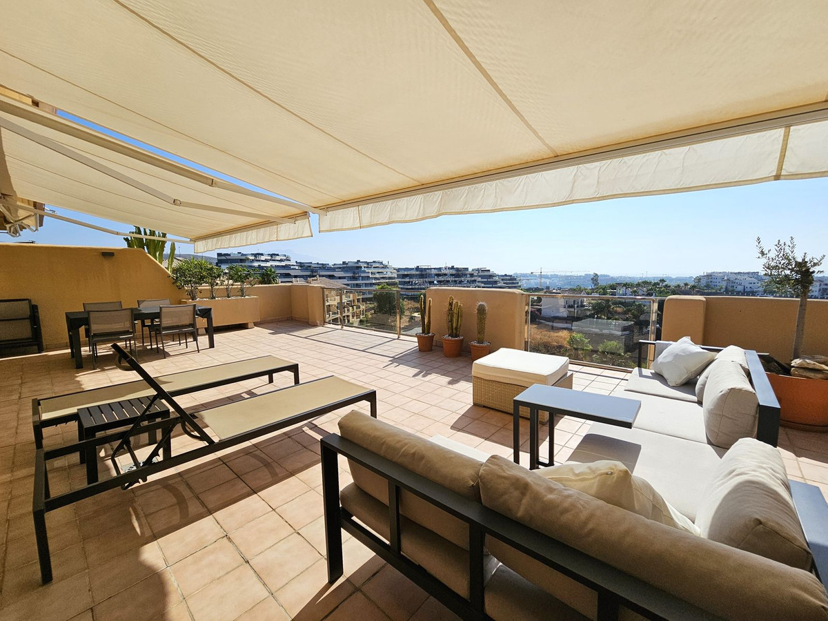 2 Bedroom Penthouse in Estepona - Photo 7
