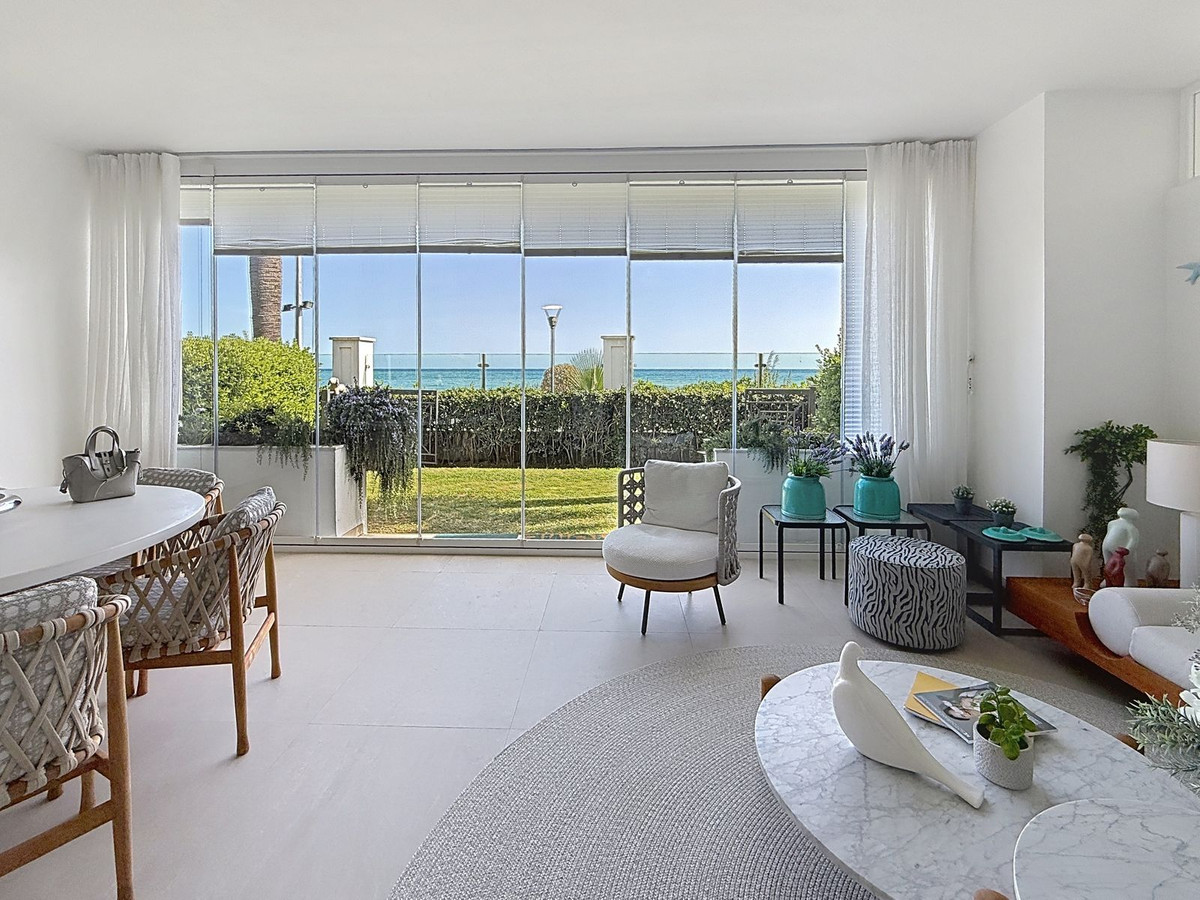 2 Bedroom Apartment in Estepona - Photo 15