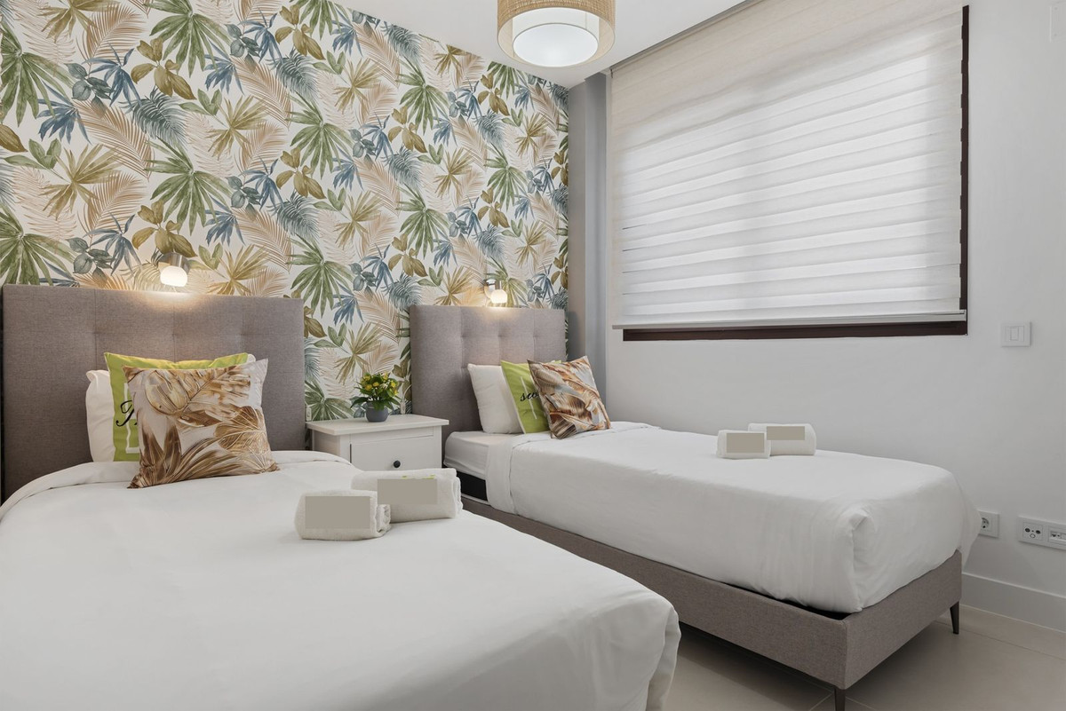 2 Bedroom Apartment in Fuengirola - Photo 18
