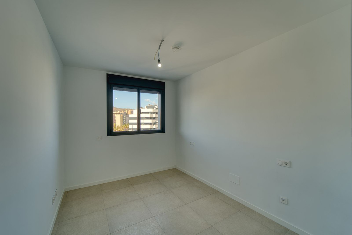 3 Bedroom Apartment in Torremolinos - Photo 13