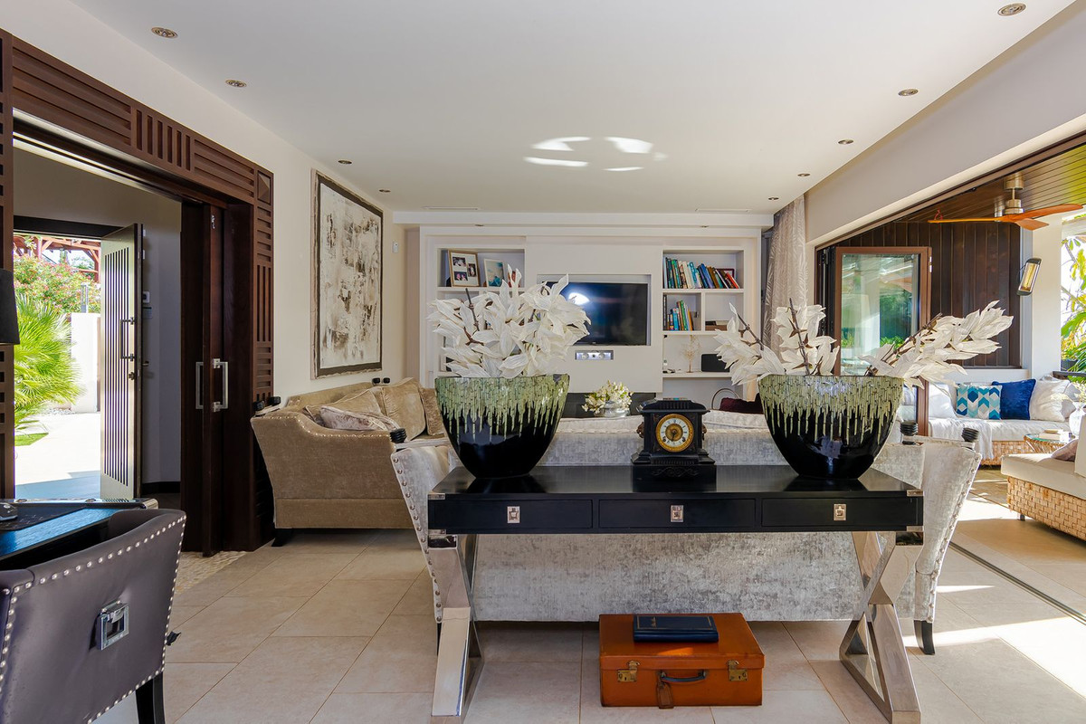 6 Bedroom Villa in Marbella - Photo 17