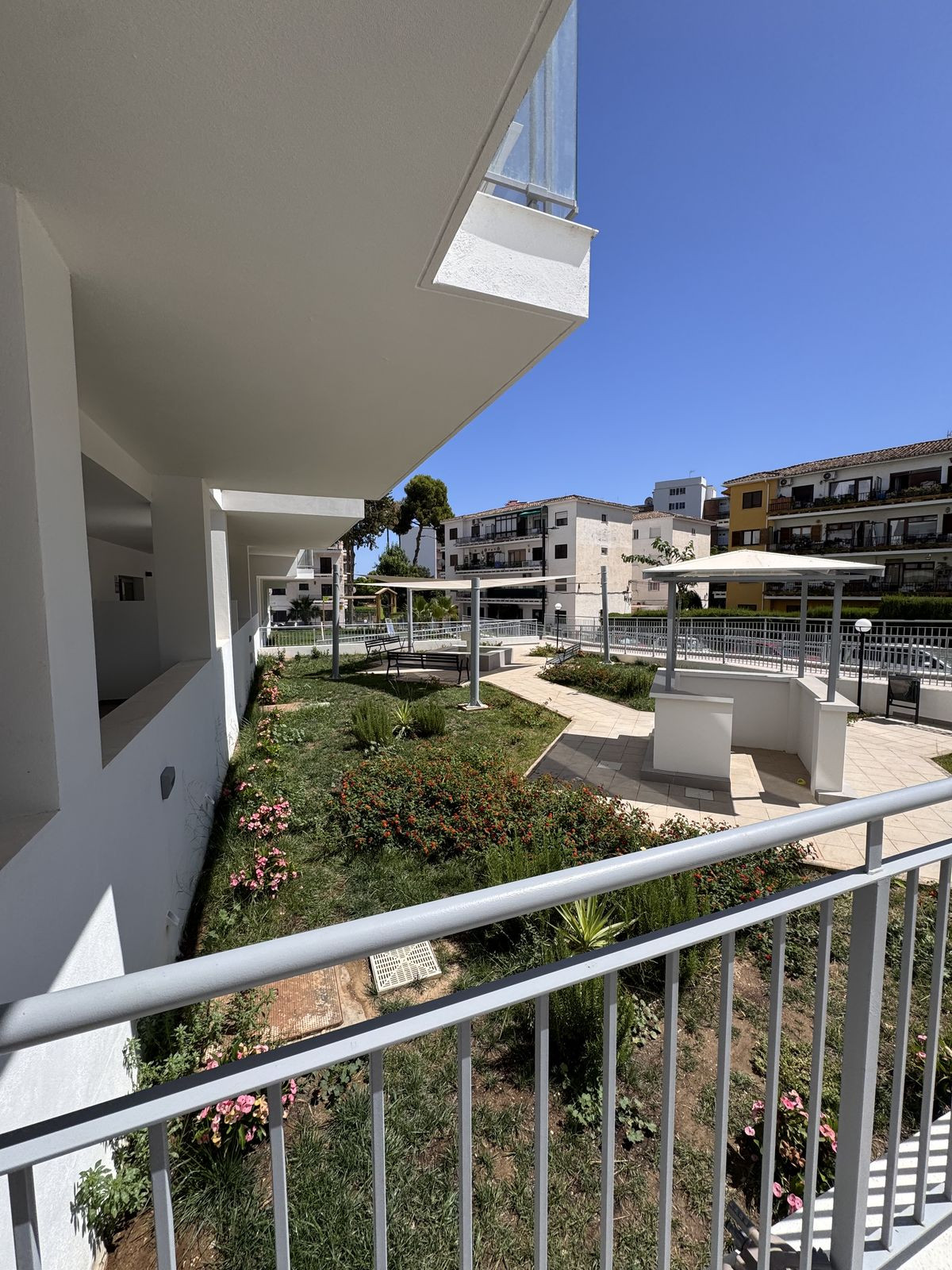 2 Bedroom Apartment in Benalmádena - Photo 35