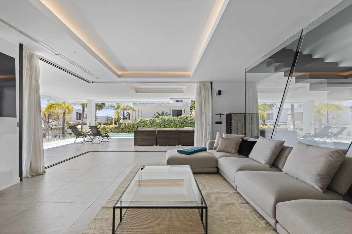 4 Bedroom Villa in Estepona - Photo 19