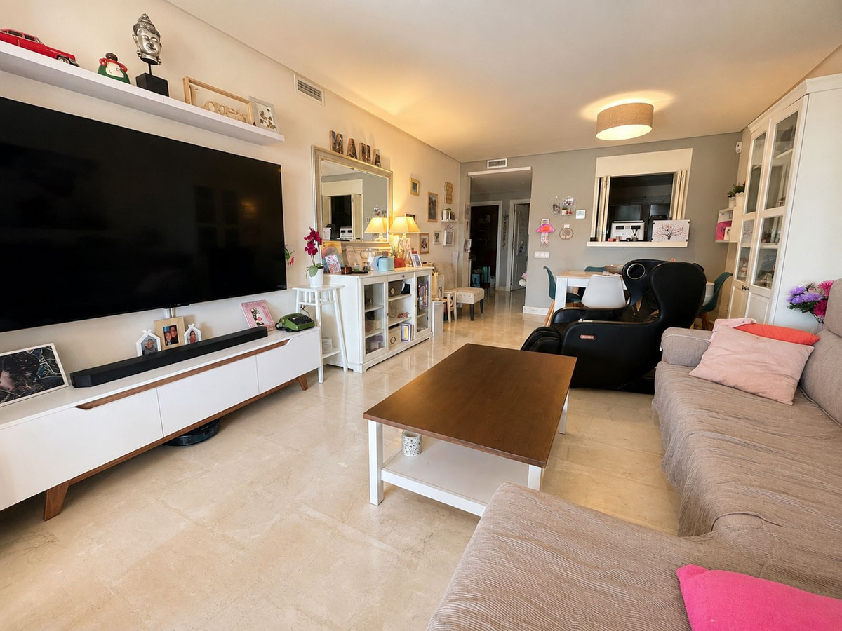 2 Bedroom Apartment in Estepona - Photo 5