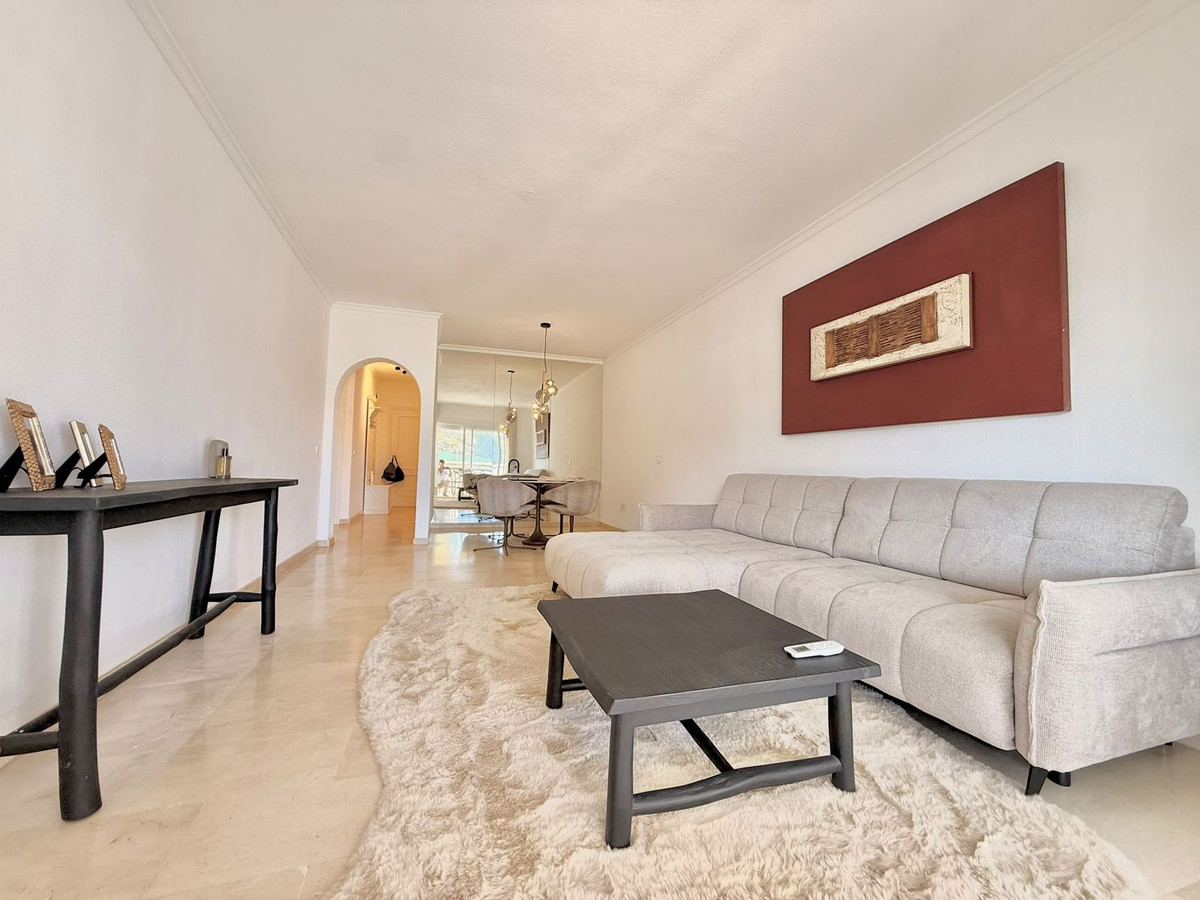 2 Bedroom Apartment in Fuengirola - Photo 7