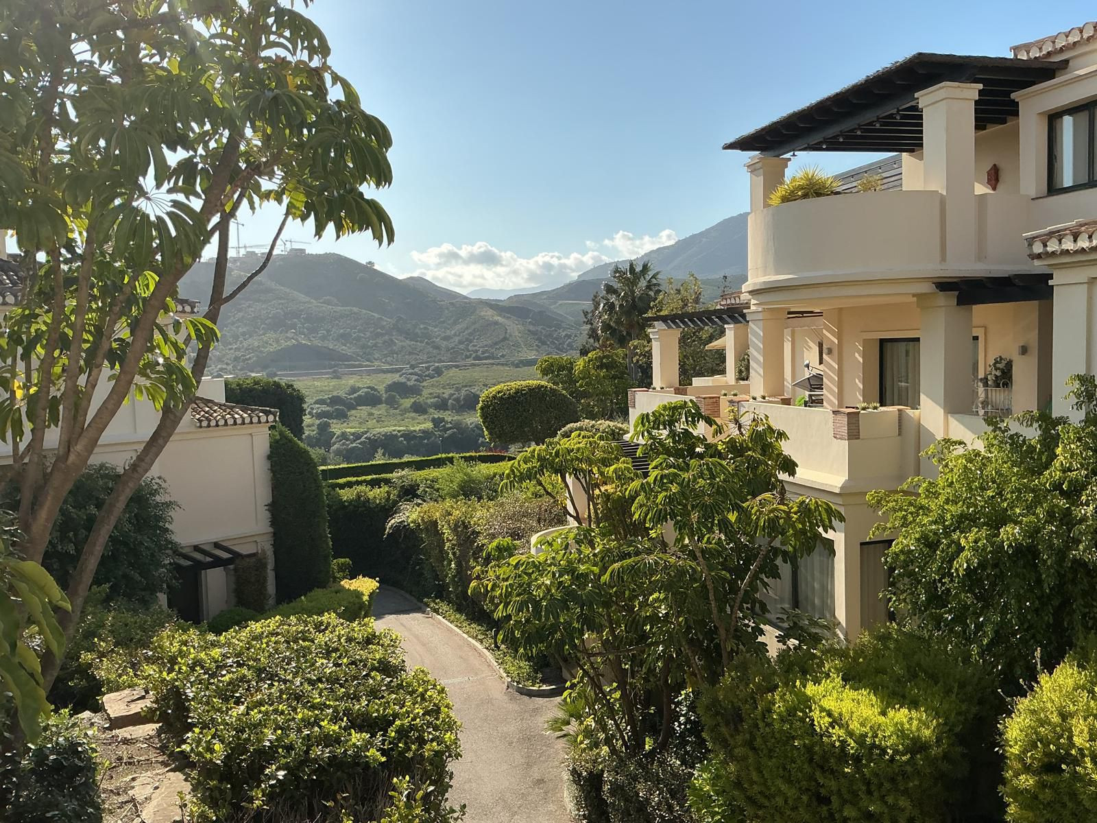 2 Bedroom Apartment in Benahavís - Photo 8