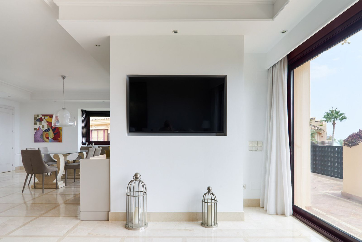 3 Bedroom Penthouse in Estepona - Photo 11